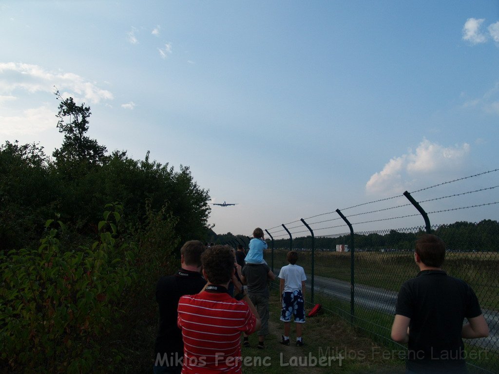 Warten auf den Airbus 380 Koeln Bonn P278.JPG